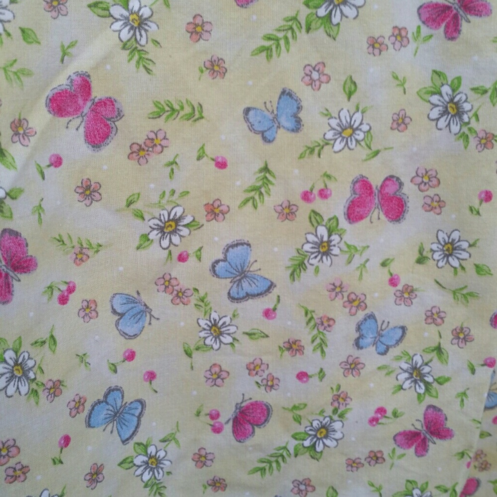 Scrub Top with Tiny Butterfly and Daisy Print - Picture 2 of 2